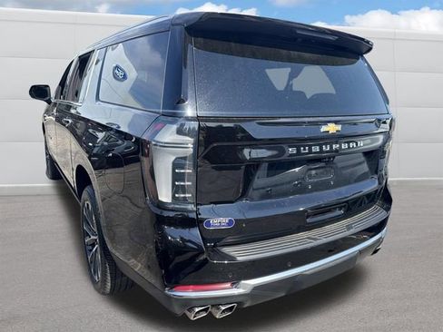 Used 2025 Chevrolet Suburban High Country AWD/4WD image 3