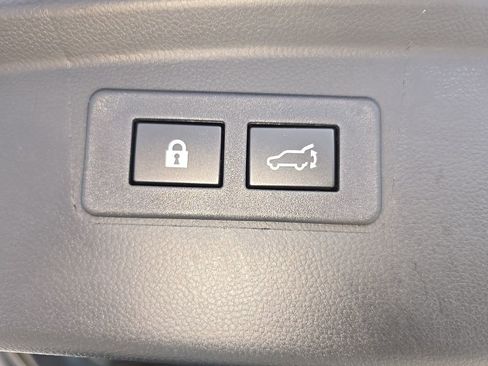 Certified 2025 Subaru Outback Premium image 30