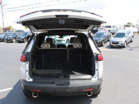 Used 2022 Chevrolet Traverse LS FWD image 8