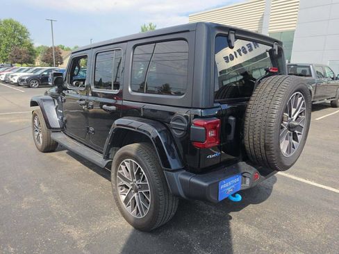 Used 2023 Jeep Wrangler Unlimited Sahara w/ Cold Weather Group AWD/4WD image 4