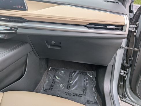 Used 2024 Cadillac XT4 Luxury w/ Cold Weather Package AWD/4WD image 29
