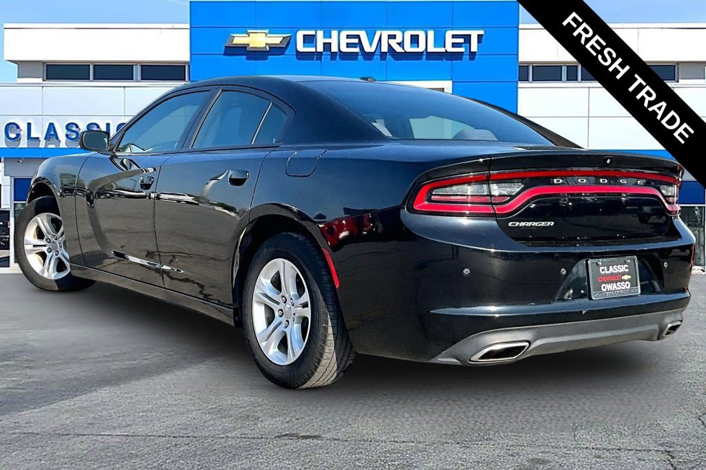 Used 2019 Dodge Charger SXT RWD image 3