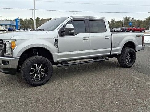 Certified 2017 Ford F250 Lariat image 4