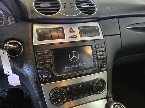 Used 2009 Mercedes-Benz CLK 350 Coupe image 16