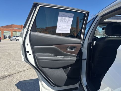 Used 2019 Nissan Murano Platinum w/ Cargo Package image 25