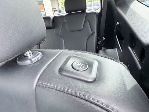 Used 2025 Kia Telluride S AWD/4WD image 29