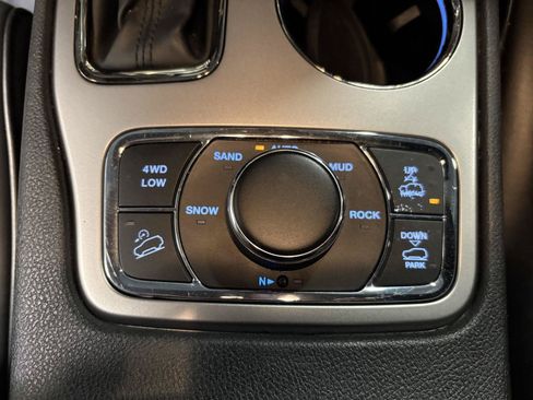 Used 2018 Jeep Grand Cherokee High Altitude AWD/4WD image 19