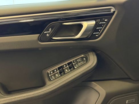 Certified 2024 Porsche Macan AWD/4WD image 14
