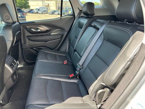 Used 2024 GMC Terrain SLT w/ Tech Package FWD image 15