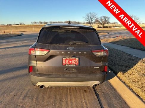 Used 2020 Ford Escape SE image 4