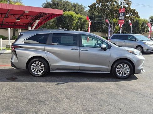 Certified 2026 Toyota Sienna LE AWD/4WD image 4