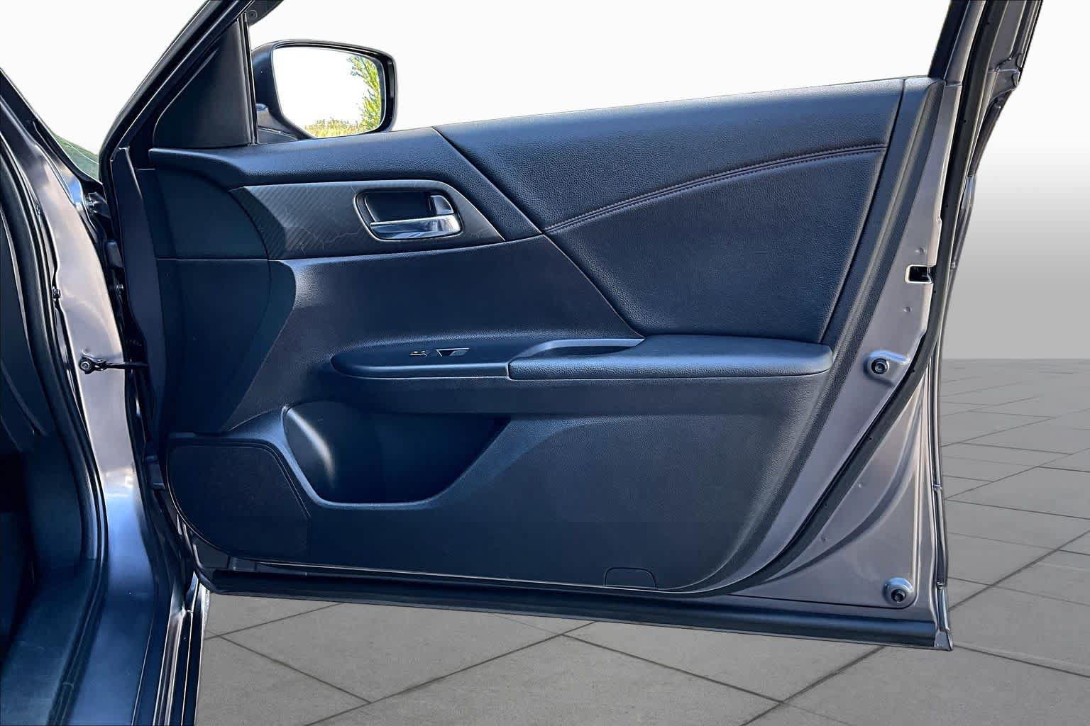 Used 2017 Honda Accord Sport Special Edition image 23