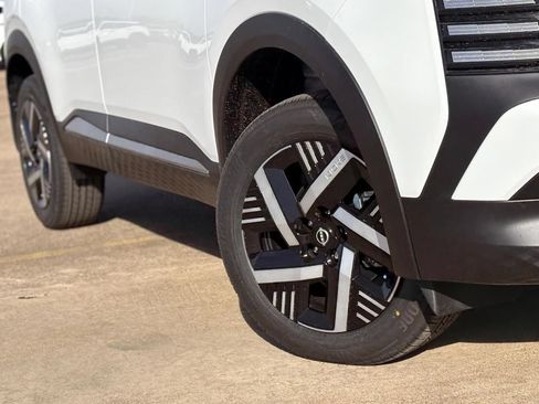 New 2026 Nissan Kicks SV w/ SV Premium Package FWD image 5