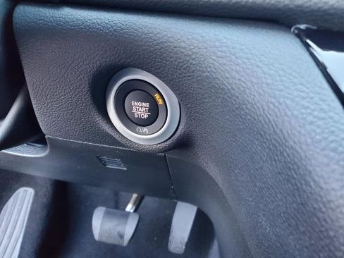 New 2026 Chrysler Pacifica Select image 12