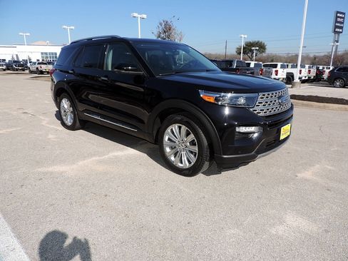 Used 2023 Ford Explorer Limited w/ Limited Technology Package image 3