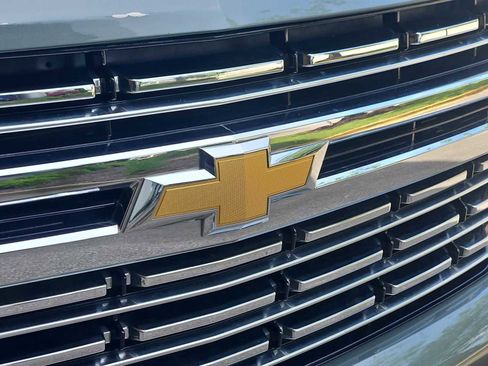 Used 2023 Chevrolet Suburban Premier AWD/4WD image 12