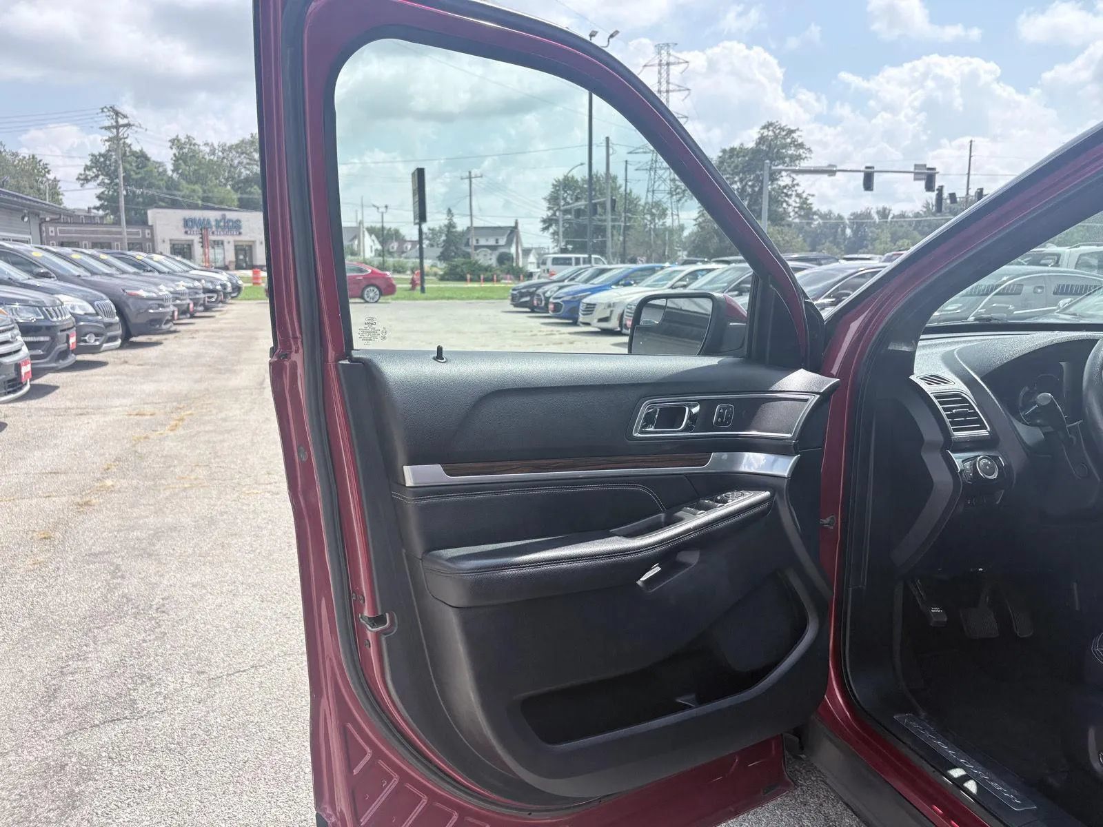 Used 2018 Ford Explorer Limited AWD/4WD image 10