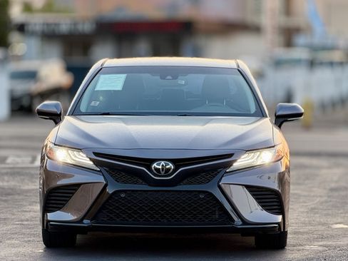 Used 2018 Toyota Camry XSE FWD image 2