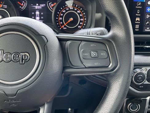 Used 2024 Jeep Gladiator Sport AWD/4WD image 19