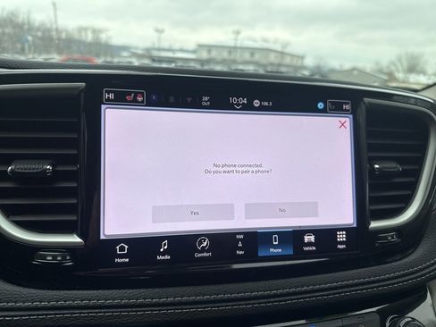 Used 2024 Chrysler Pacifica Select image 29