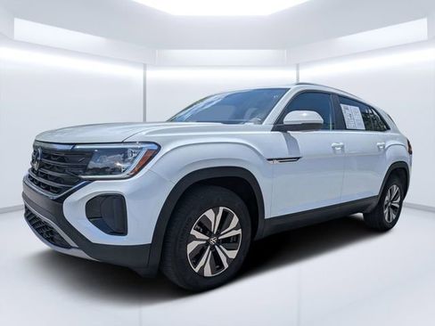 Certified 2025 Volkswagen Atlas Cross Sport SE FWD image 6