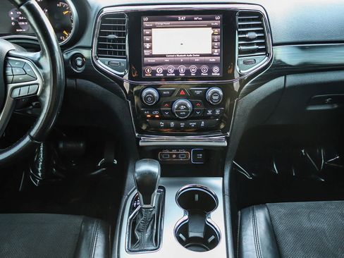 Used 2019 Jeep Grand Cherokee Laredo w/ Laredo X Package image 13