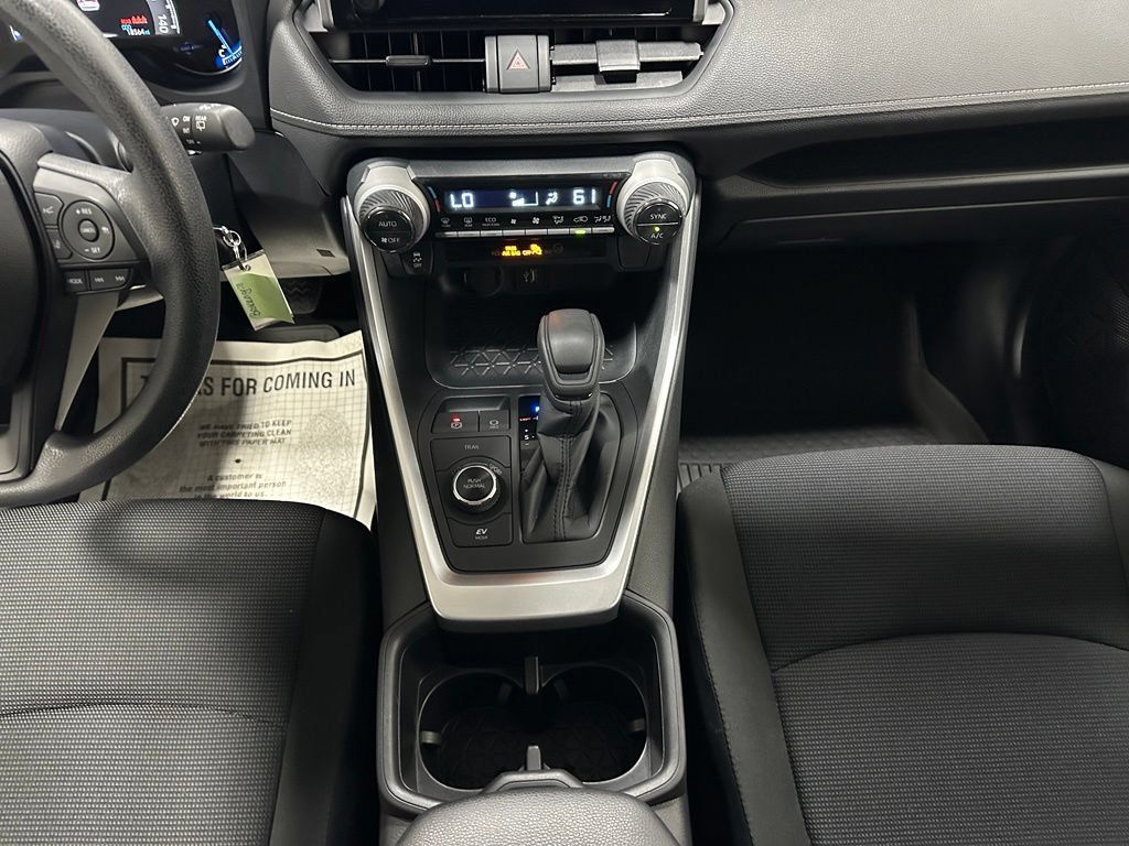 Used 2025 Toyota RAV4 LE AWD/4WD image 39