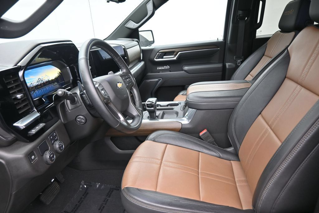 Used 2025 Chevrolet Silverado 1500 High Country w/ High Country Premium Package RWD image 12