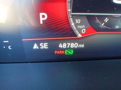 Used 2023 Volkswagen Tiguan SE R-Line image 2