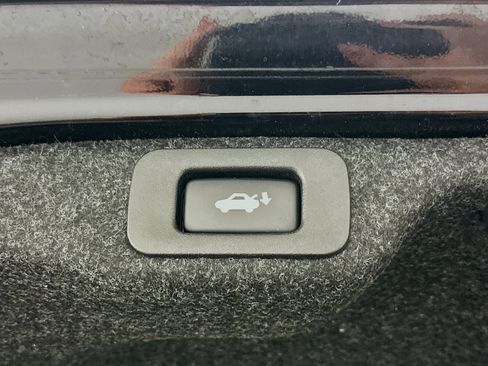 Used 2018 Lexus ES 350 w/ Luxury Package w/Wood Trim image 32