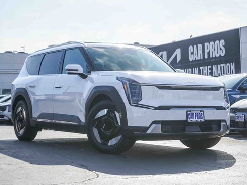 New 2026 Kia EV9 Wind AWD/4WD image 2