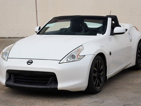 Used 2010 Nissan 370Z Touring RWD image 33