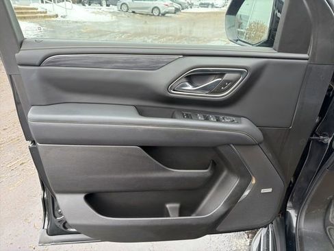 Used 2023 GMC Yukon XL SLT w/ SLT Premium Package image 10