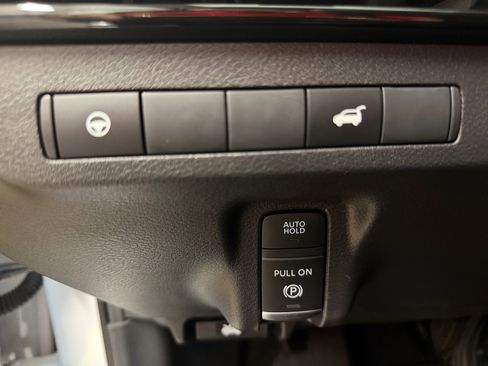 Used 2025 Nissan Murano SV AWD/4WD image 25