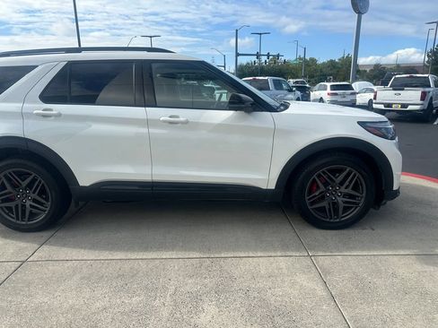 Used 2025 Ford Explorer ST AWD/4WD image 5