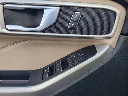 Used 2023 Ford Explorer XLT image 21