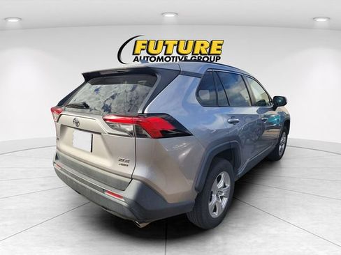 Used 2019 Toyota RAV4 XLE AWD/4WD image 3