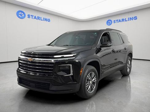 Certified 2025 Chevrolet Traverse LT w/ Driver Confidence Package FWD image 16