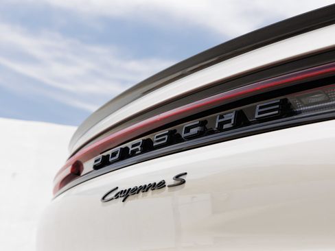 Certified 2025 Porsche Cayenne S AWD/4WD image 12
