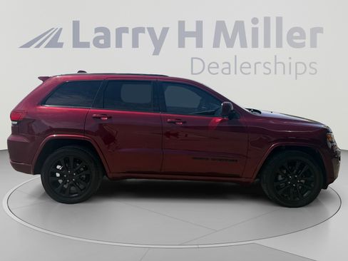 Used 2020 Jeep Grand Cherokee Altitude RWD image 6