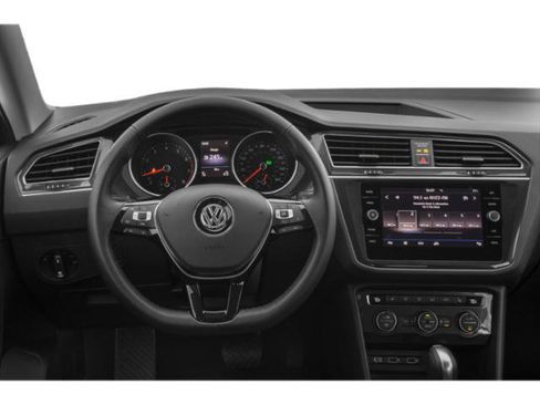 Certified 2020 Volkswagen Tiguan SE w/ Panoramic Sunroof Package AWD/4WD image 10