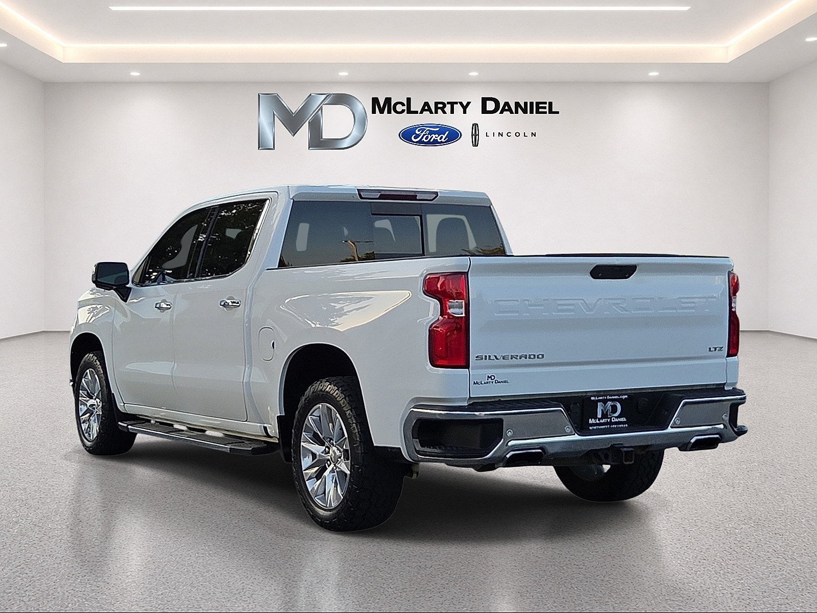 Used 2020 Chevrolet Silverado 1500 LTZ w/ LTZ Premium Package AWD/4WD image 4