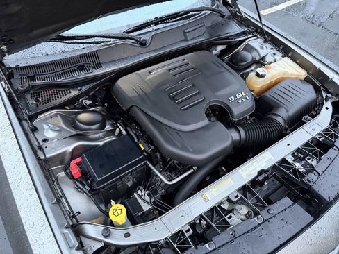 Used 2012 Dodge Challenger SXT image 21