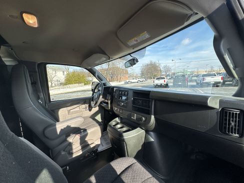 Used 2024 GMC Savana 2500 w/ Driver Convenience Package image 27