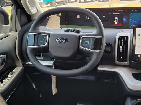 New 2025 Ford Expedition Active image 4