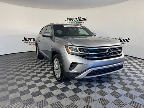 Used 2022 Volkswagen Atlas Cross Sport SE image 3