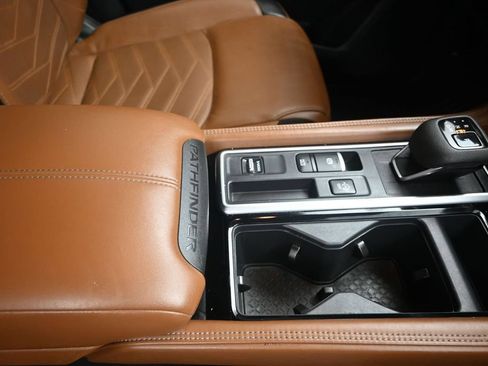 Used 2025 Nissan Pathfinder Platinum FWD image 27