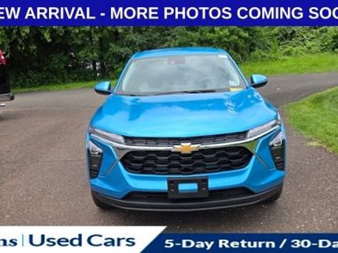 Used 2026 Chevrolet Trax LS w/ LS Convenience Package FWD image 2