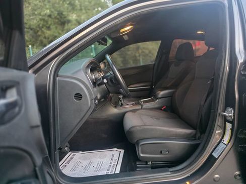 Used 2017 Dodge Charger SE RWD image 30