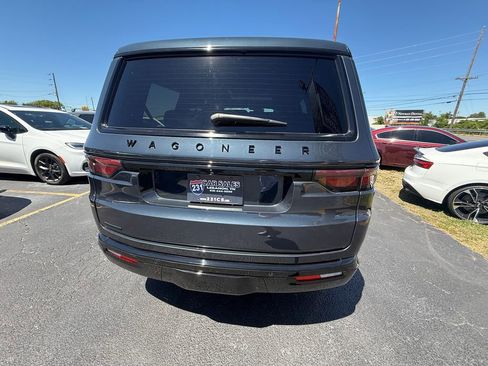 Used 2023 Jeep Wagoneer Series II w/ Convenience Group I AWD/4WD image 4